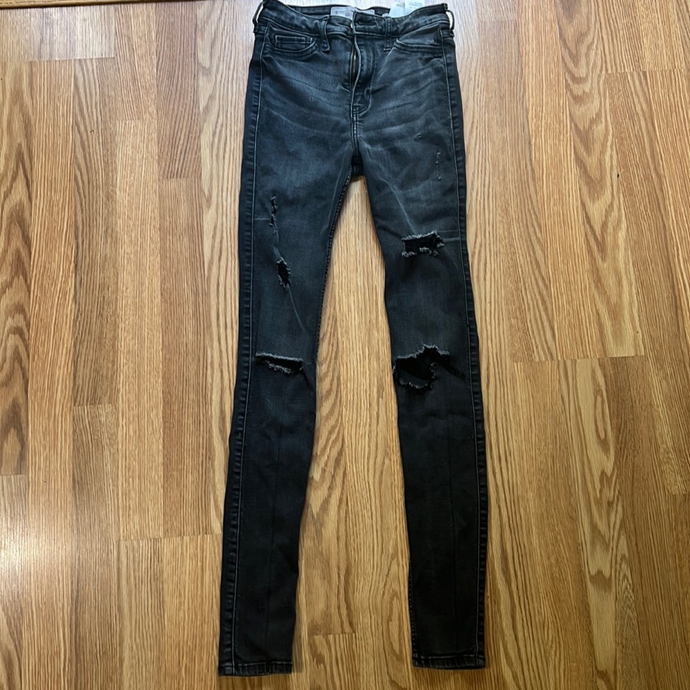 EUC HOLLISTER HIGH RISE SUPER SKINNY JEAN